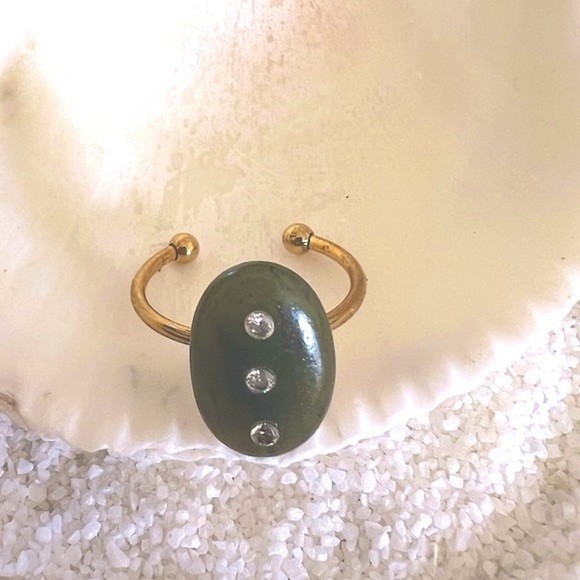 Green Aventurine Crystal Embedded Ring ✨ - Picture 2 of 3